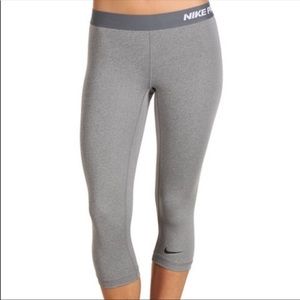 Nike pro combat cropped leggings